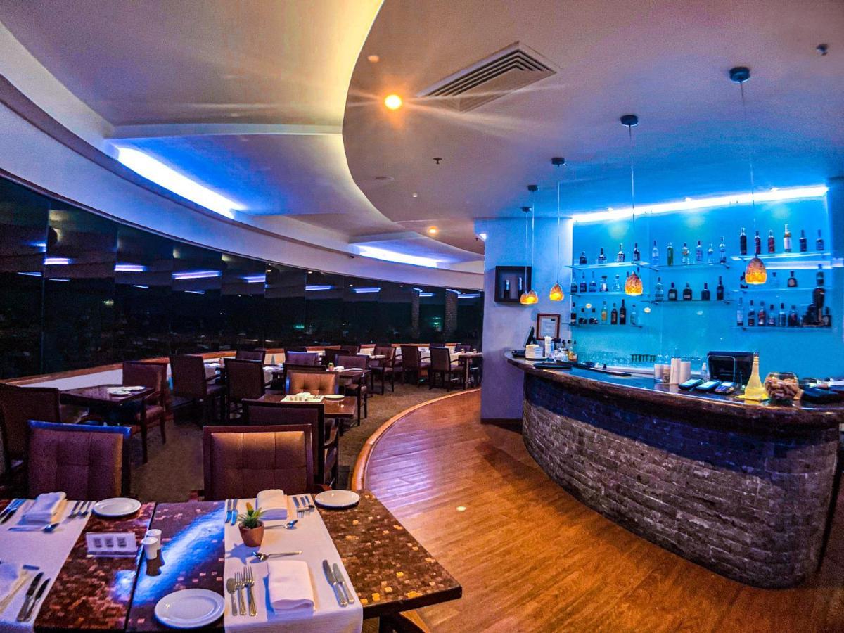 Hotel Dann Carlton Barranquilla Y Centro De Convenciones Екстер'єр фото The bar at the 360° Restaurant