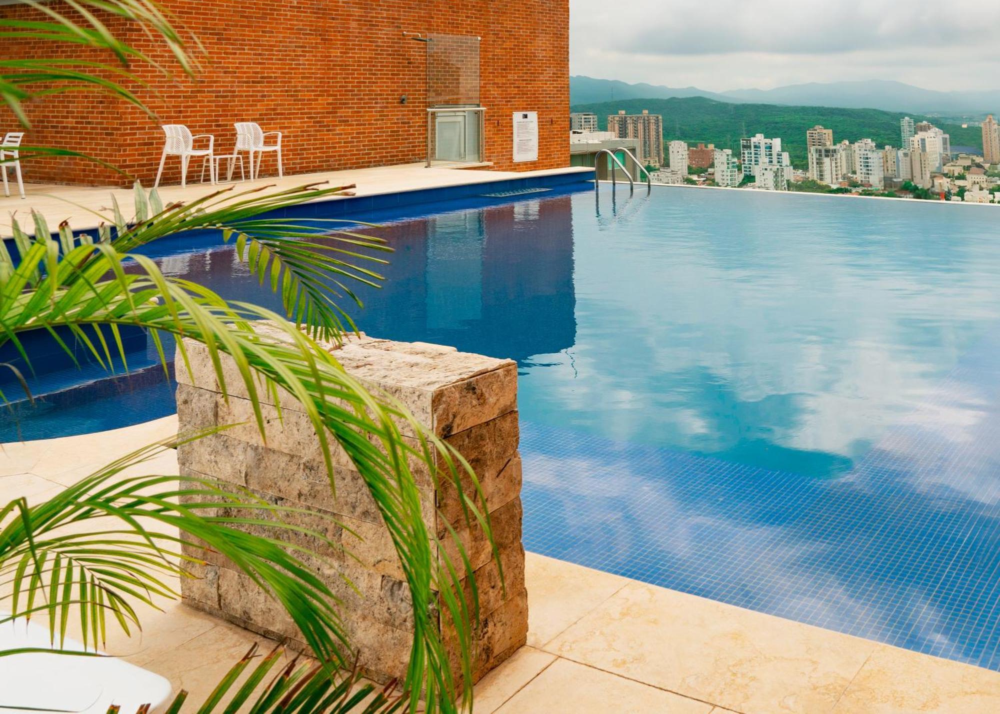 Hotel Dann Carlton Barranquilla Y Centro De Convenciones Екстер'єр фото Infinity pool